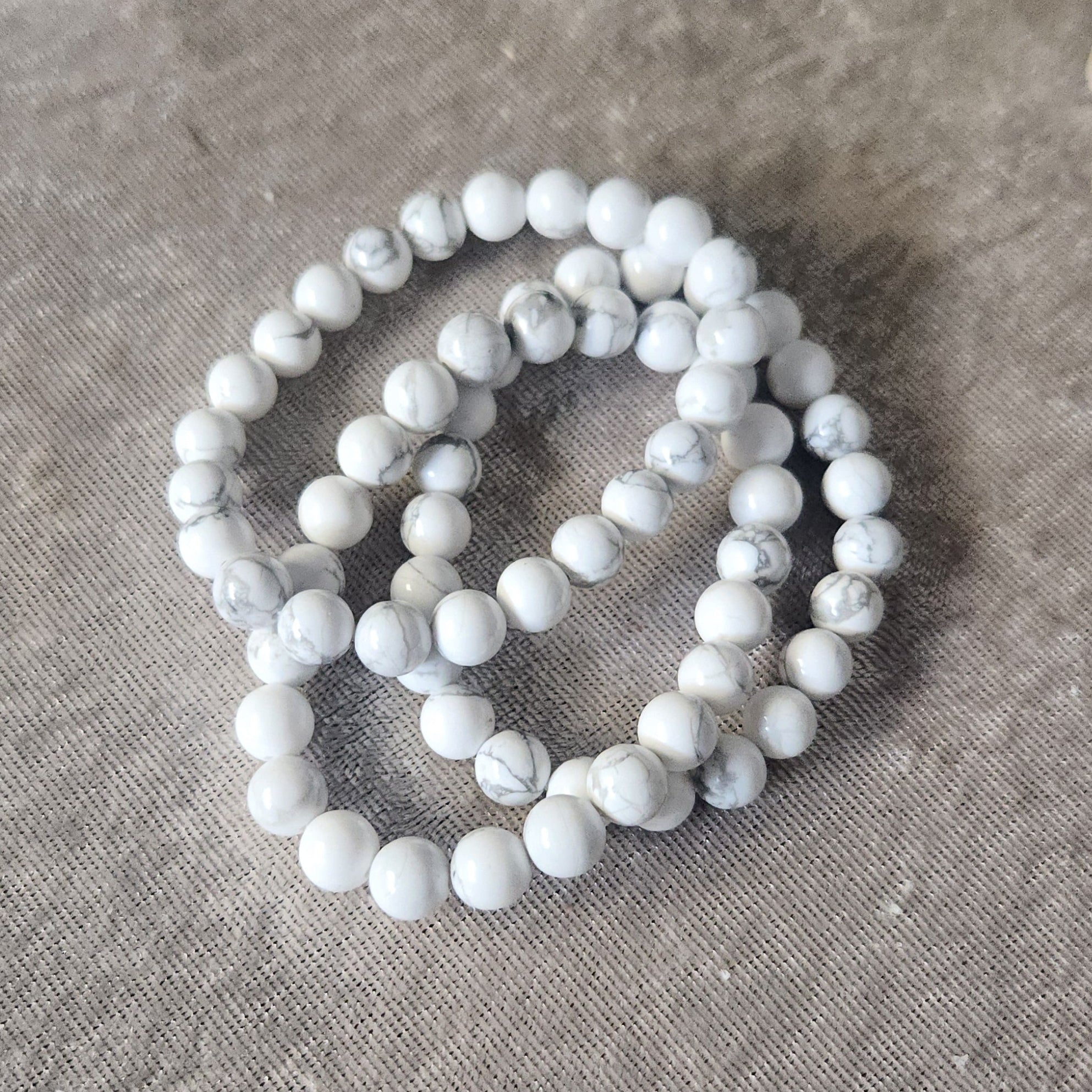 Howlite bracelet with smooth white 8 mm beads and natural grey veining