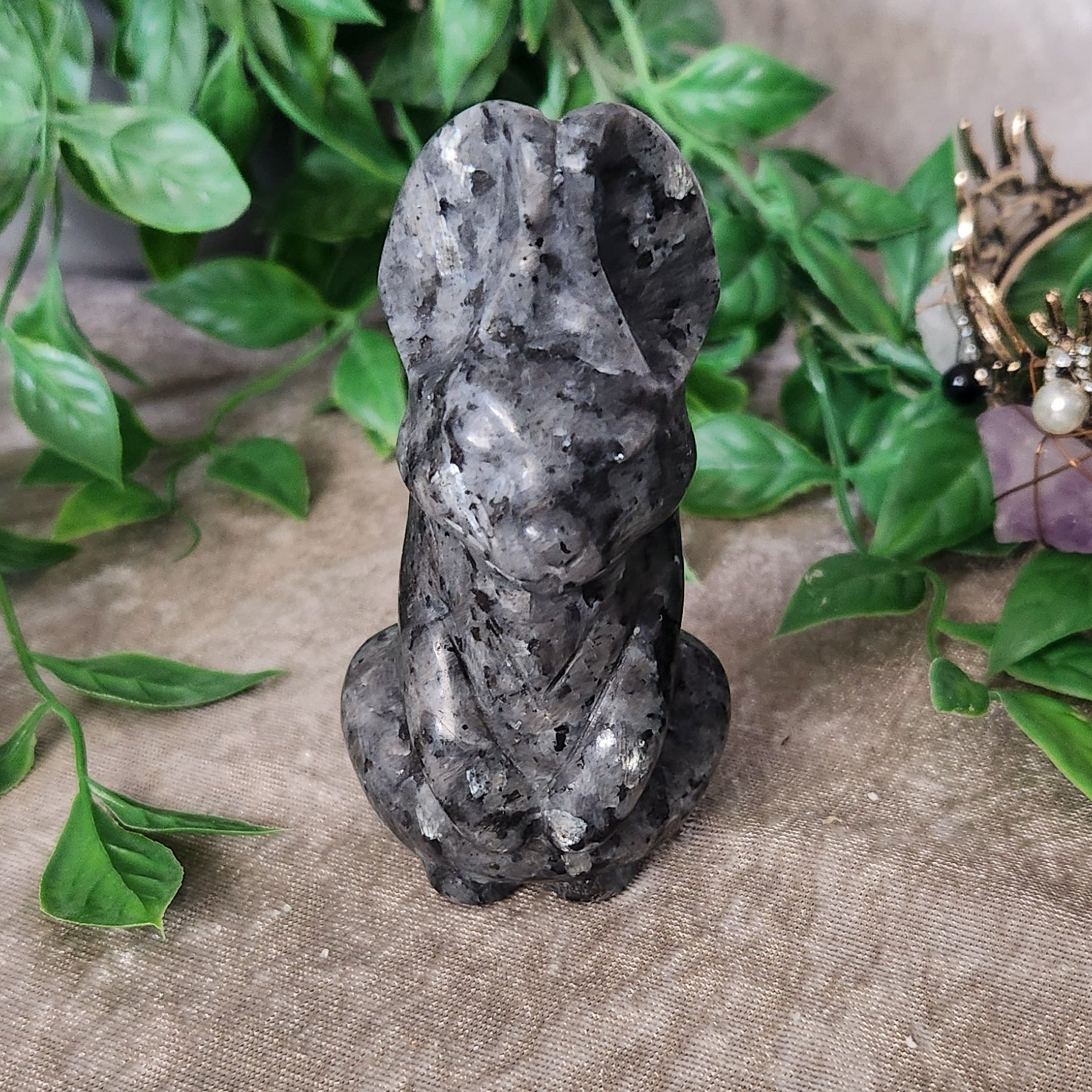 Hand-carved crystal rabbit ornament suitable for altar, desk or gift display