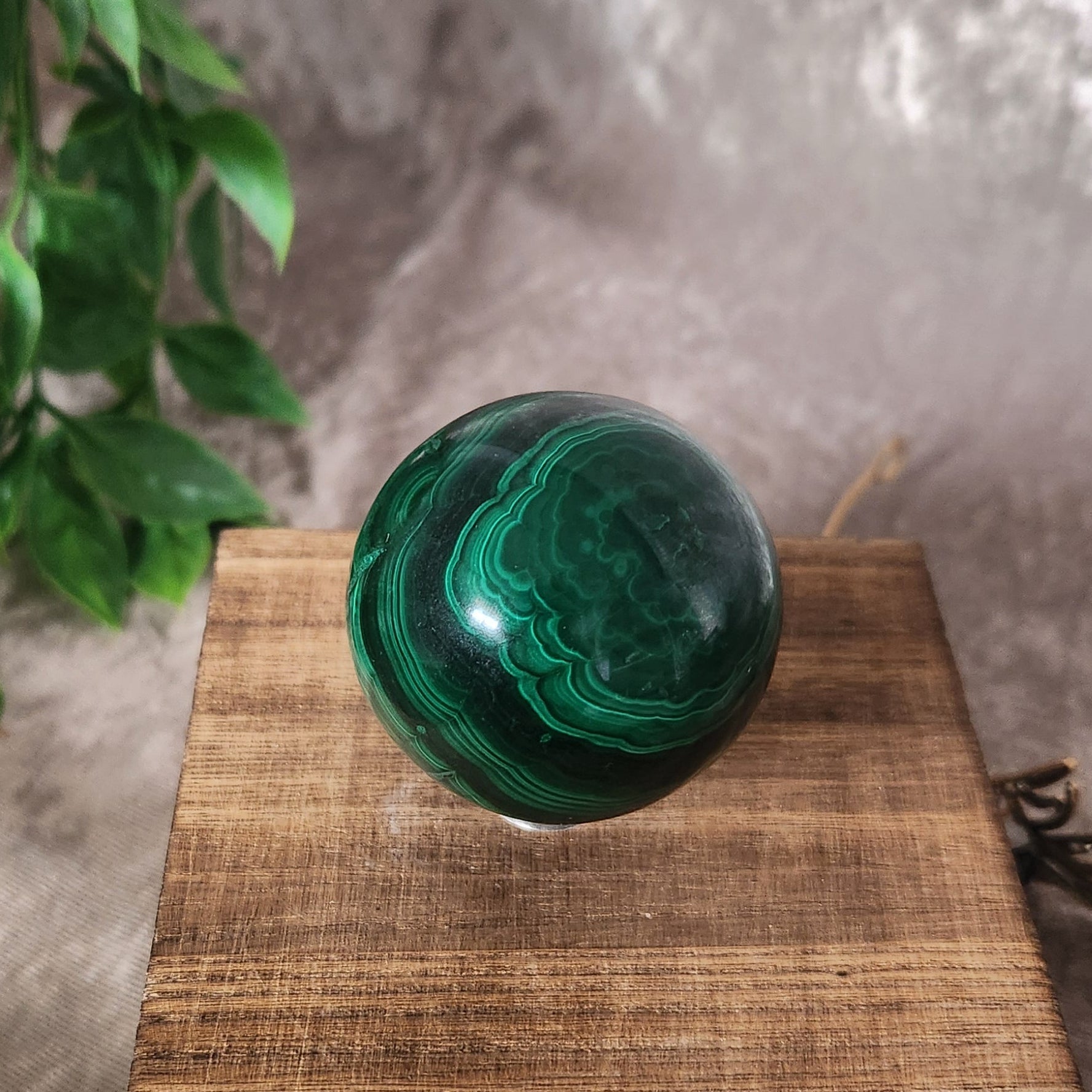 Malachite sphere 4.8cm diameter with rich layered green markings