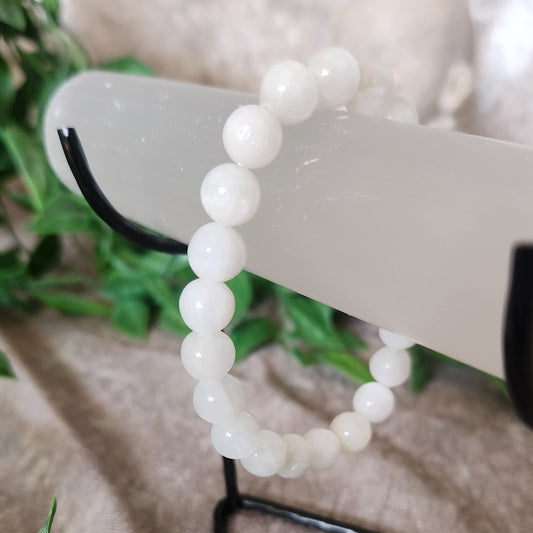 Satin Spar bracelet with smooth white 8 mm beads on stretch elastic