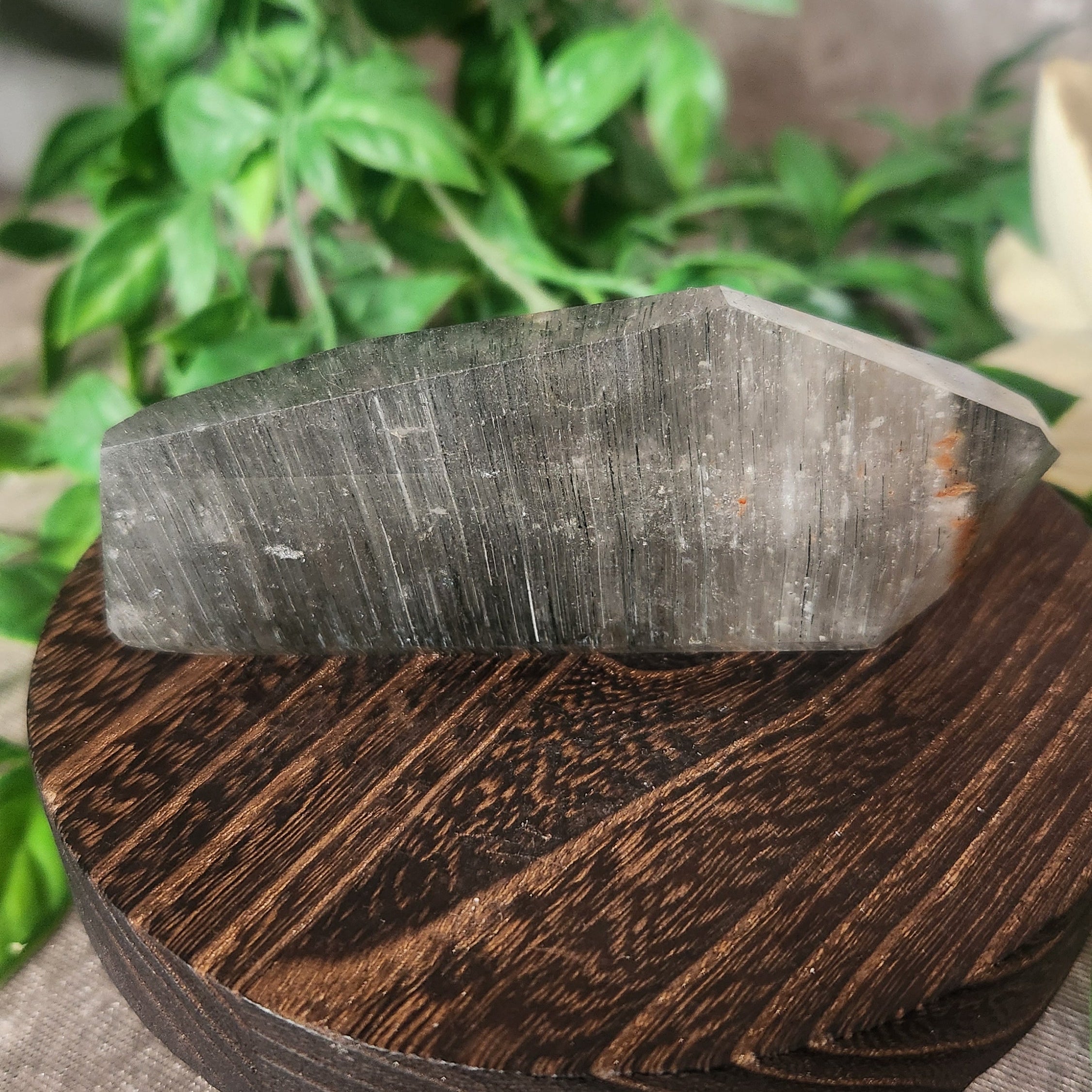 Layered quartz crystal generator showcasing horizontal growth bands